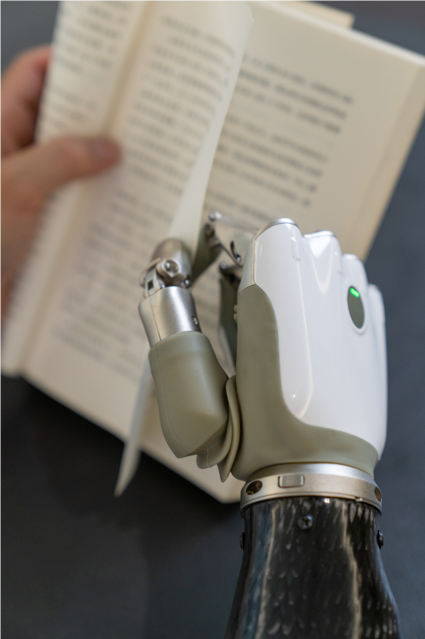 神经接口-机器人-AI算法 三位一体自主研发平台完成亿元融资，智能机器人研发迎来新突破